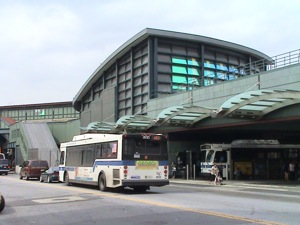 public transit to from lga nyc laguardia airport manhattan nyc